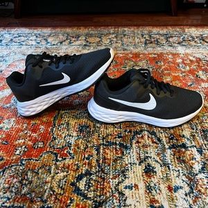 Nike running shoes black